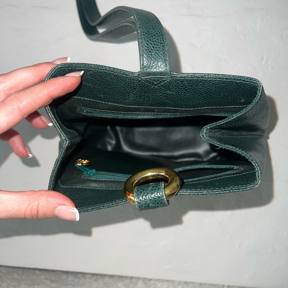 Rare Vintage Chanel Emerald Green with Gold Bucket Bag with Iconic Design - Picture 9 of 11